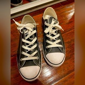 Women Converse shoes size 6